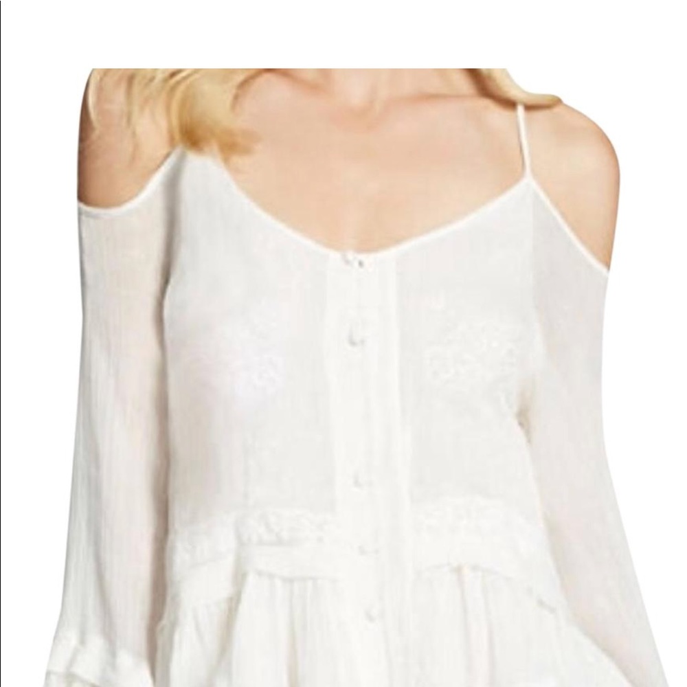 Not Available: Jenna Ruffled Cold Shoulder Top